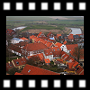  Nad vodnou priekopou sa týčil hrad 